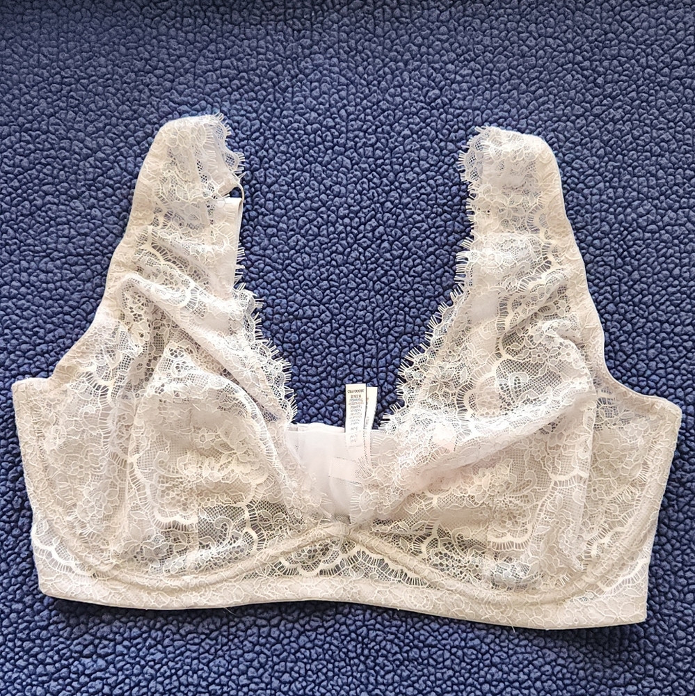 Victoria's Secret Bralet size 38DDD color light purple 💜 New.